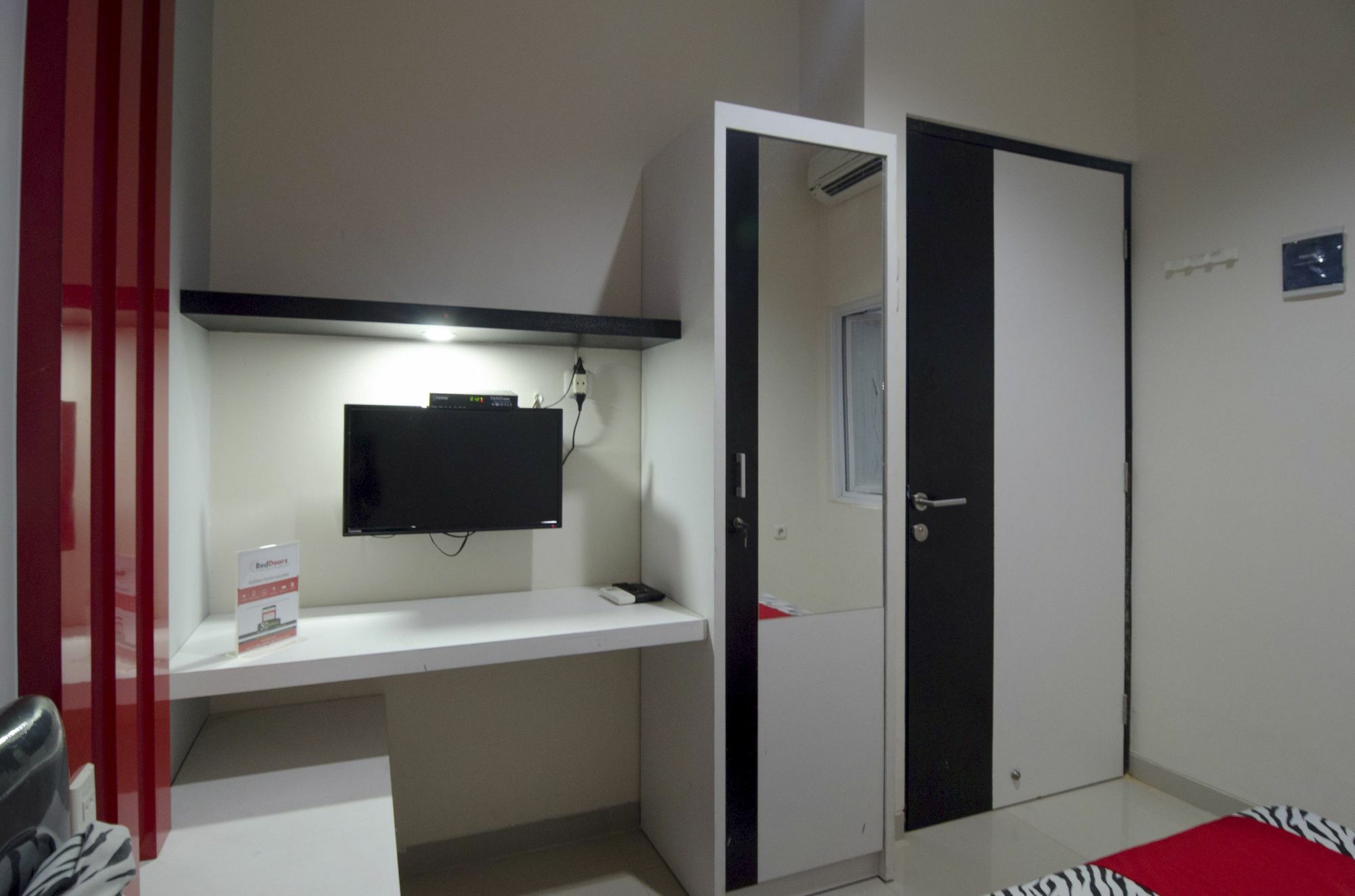 Reddoorz Near Lawang Sewu Hotel Семаранг Екстериор снимка