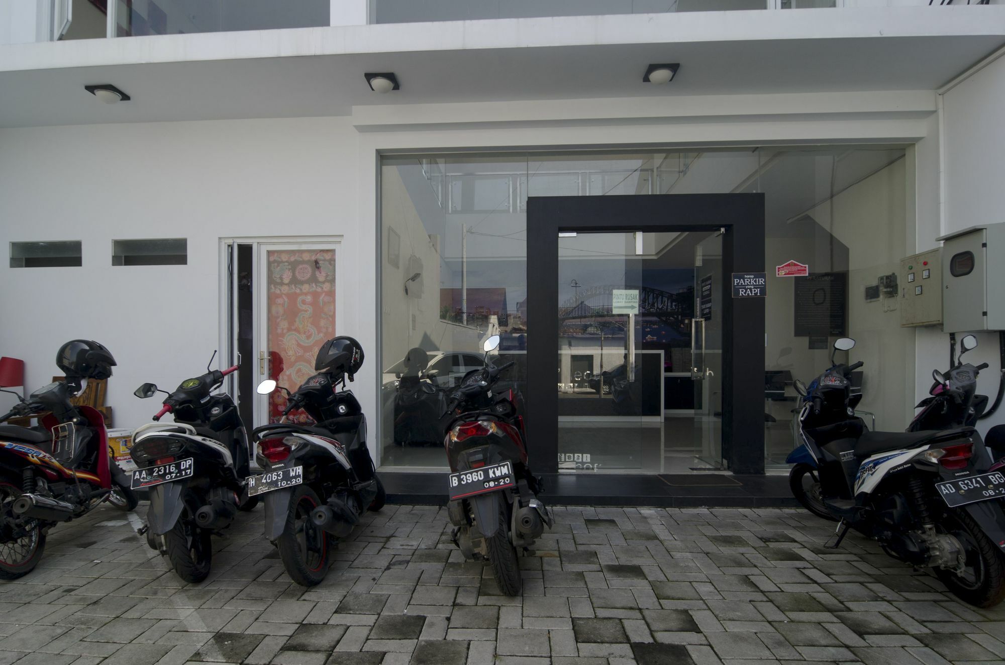 Reddoorz Near Lawang Sewu Hotel Семаранг Екстериор снимка